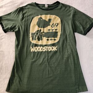 Station Casinos 2019 Woodstock Green Rubber Tshirt With Graphics Size Large